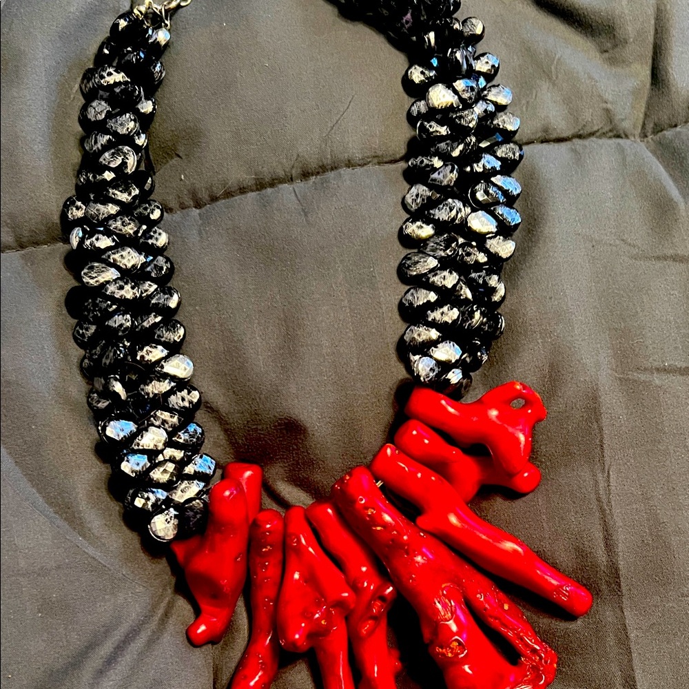 Javia sassy jones Red and Black Coral Necklace.never used.